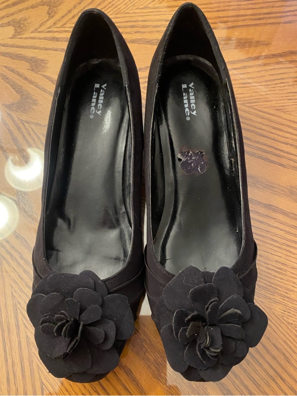 Valley Lane Black Floral Toe Pumps